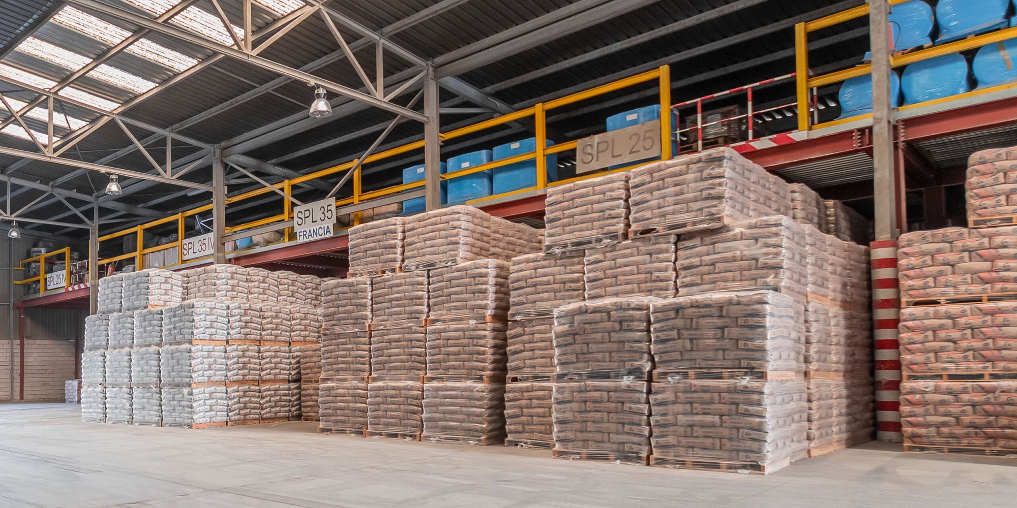 Palets de sacos de cemento