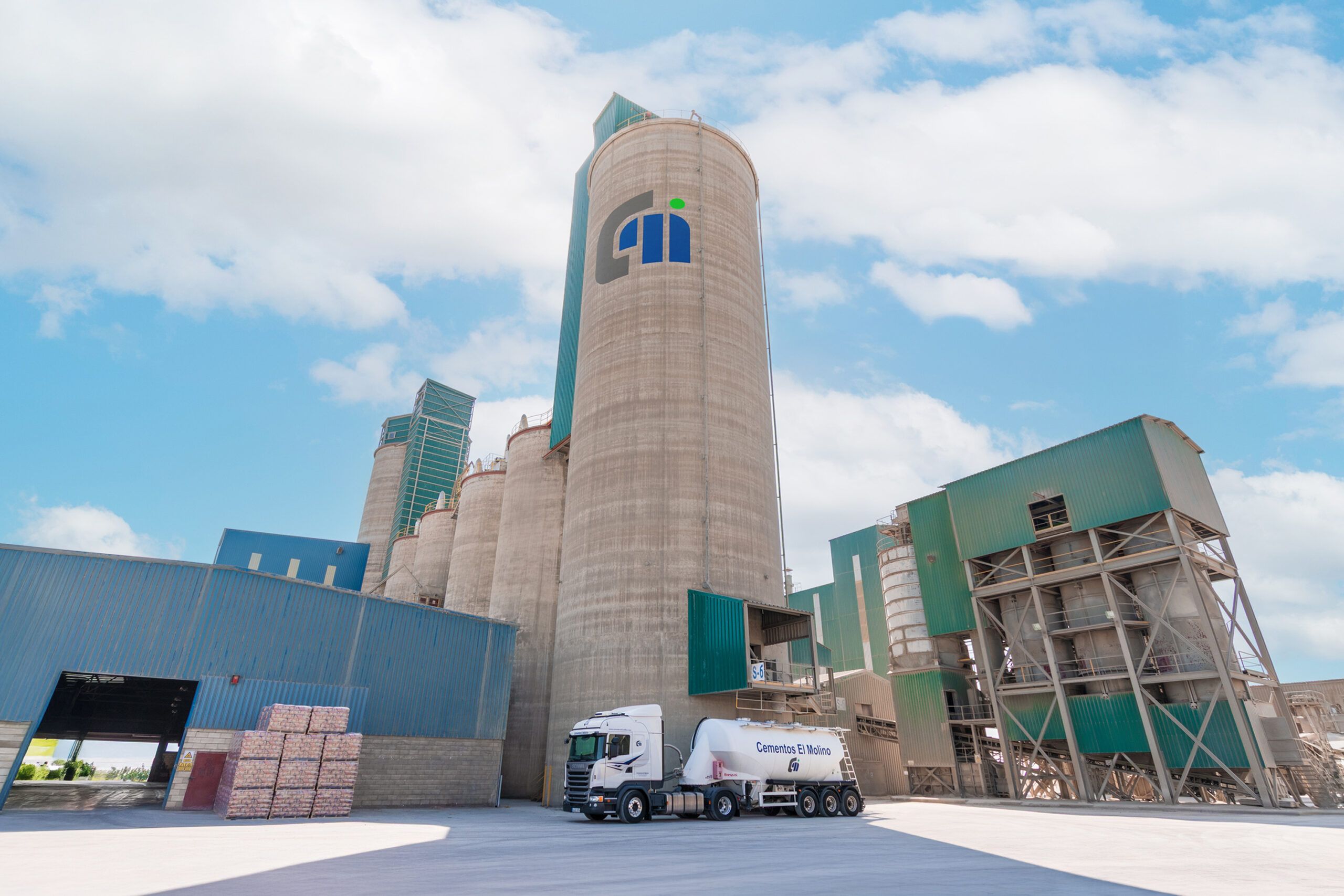 foto de exterior de la fábrica